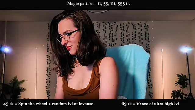 Snapshot of Alicia_x_art chatting on July 18, 10:35 pm Alicia x art online show from July 18, 10:35 pm