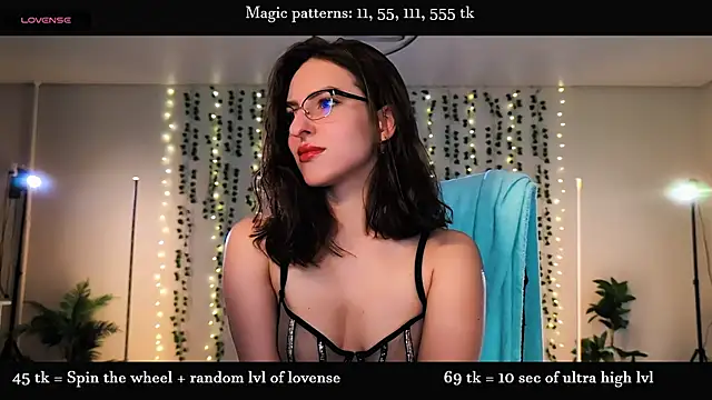 Snapshot of Alicia_x_art chatting on August 1, 10:52 pm Alicia x art online show from August 1, 10:52 pm