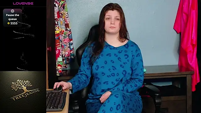 Snapshot of TreeJeanne chatting on March 2, 12:13 am TreeJeanne online show from March 2, 12:13 am