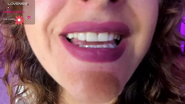 saara queen  online show from June 4, 12:38 am