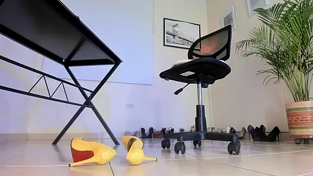 Kimmroggerr online show from December 20, 11:05 pm