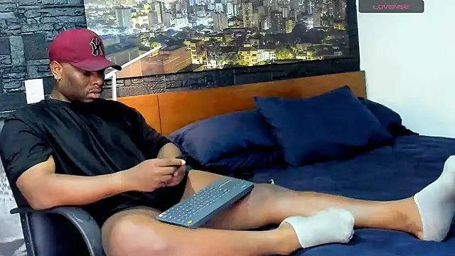 thomas santtos1 online show from March 19, 9:58 pm