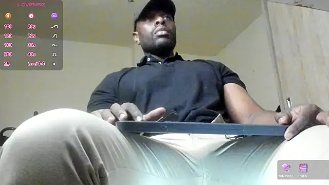 Snapshot of thomas_santtos1 chatting on July 8, 1:43 am thomas santtos1 online show from July 8, 1:43 am
