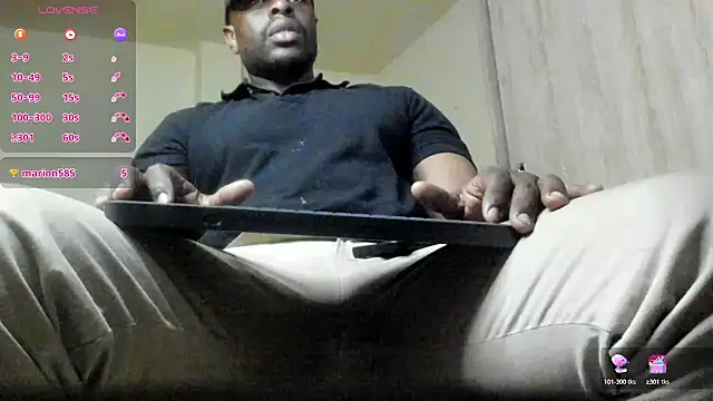 Snapshot of thomas_santtos1 chatting on July 9, 1:59 pm thomas santtos1 online show from July 9, 1:59 pm