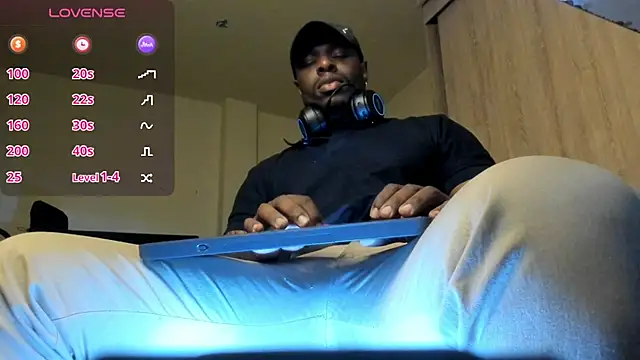 Snapshot of thomas_santtos1 chatting on July 17, 2:45 pm thomas santtos1 online show from July 17, 2:45 pm
