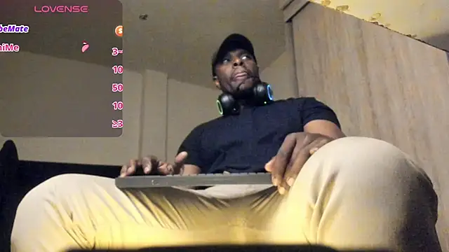 Snapshot of thomas_santtos1 chatting on July 18, 4:05 am thomas santtos1 online show from July 18, 4:05 am