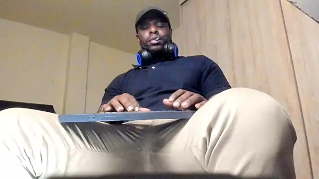Snapshot of thomas_santtos1 chatting on July 23, 1:41 am thomas santtos1 online show from July 23, 1:41 am