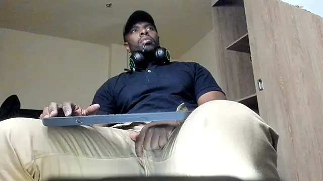 Snapshot of thomas_santtos1 chatting on July 24, 4:21 am thomas santtos1 online show from July 24, 4:21 am