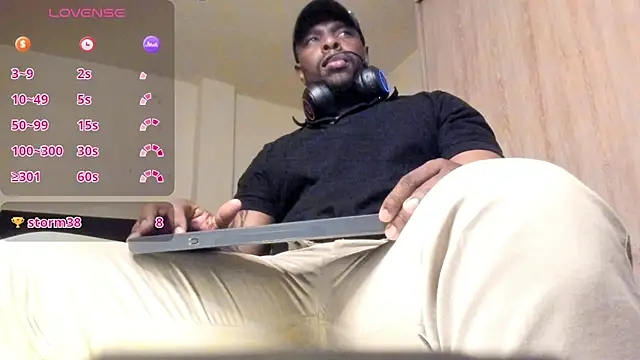 Snapshot of thomas_santtos1 chatting on July 28, 2:51 am thomas santtos1 online show from July 28, 2:51 am
