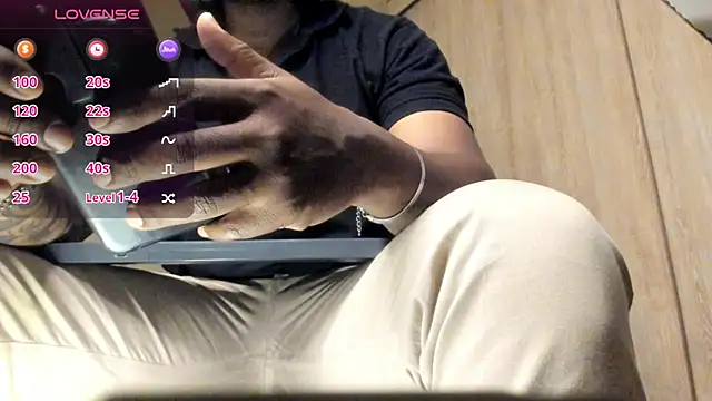 Snapshot of thomas_santtos1 chatting on July 28, 1:32 pm thomas santtos1 online show from July 28, 1:32 pm