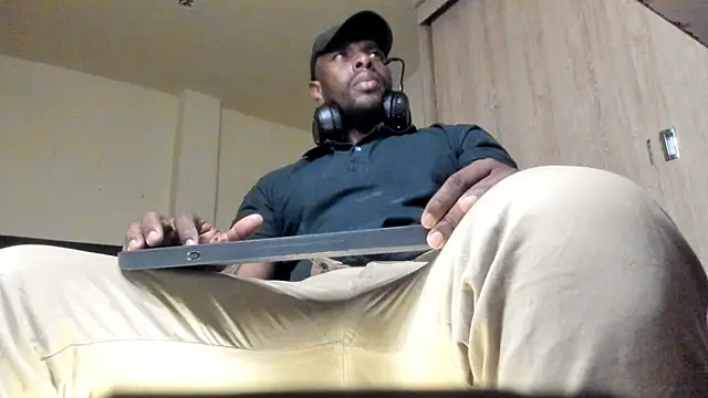 Snapshot of thomas_santtos1 chatting on July 29, 3:15 am thomas santtos1 online show from July 29, 3:15 am