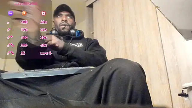Snapshot of thomas_santtos1 chatting on July 31, 2:22 am thomas santtos1 online show from July 31, 2:22 am