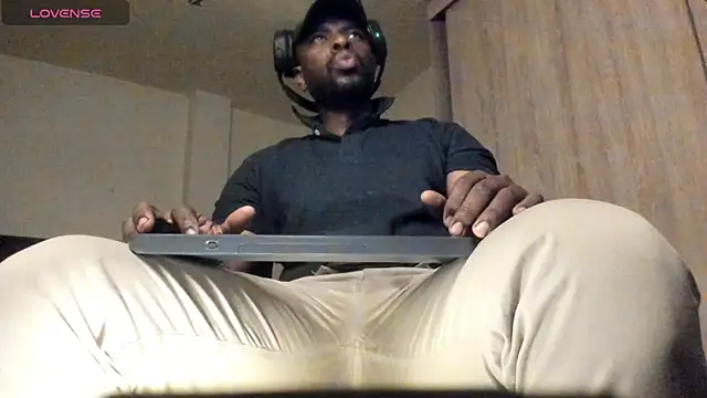 Snapshot of thomas_santtos1 chatting on July 31, 2:38 pm thomas santtos1 online show from July 31, 2:38 pm