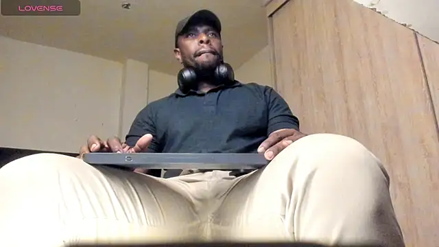 Snapshot of thomas_santtos1 chatting on August 1, 2:16 pm thomas santtos1 online show from August 1, 2:16 pm