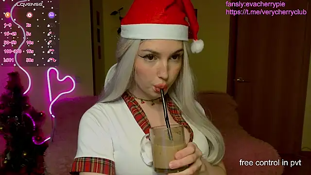 Snapshot of cherry_crushhh chatting on December 22, 7:44 am cherry crushhh online show from December 22, 7:44 am