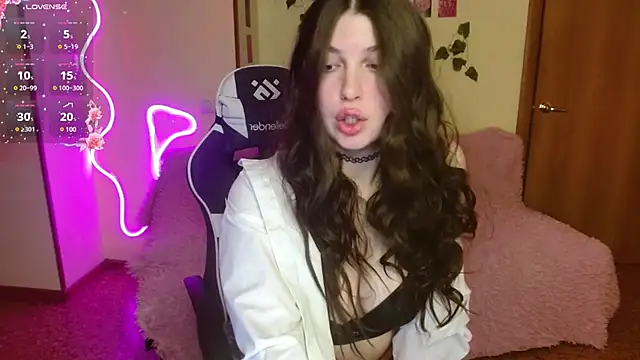 Snapshot of cherry_crushhh chatting on March 12, 11:01 pm cherry crushhh online show from March 12, 11:01 pm