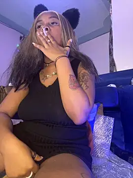 Snapshot of Cherrytowild chatting on October 23, 6:34 am Cherrytowild online show from October 23, 6:34 am