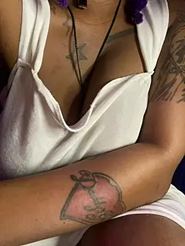 Snapshot of Cherrytowild chatting on February 12, 3:51 pm Cherrytowild online show from February 12, 3:51 pm