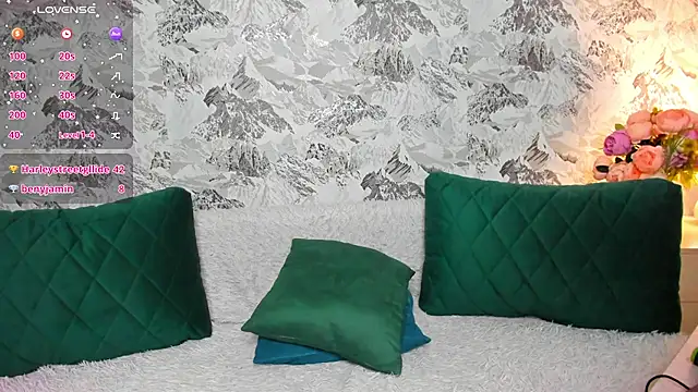 Snapshot of Naomi_B1ack chatting on December 14, 10:13 am Naomi B1ack online show from December 14, 10:13 am