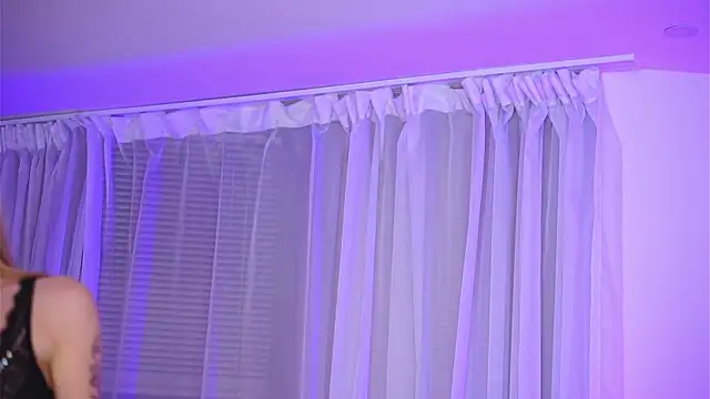 NicoleSarahX online show from December 22, 11:09 pm