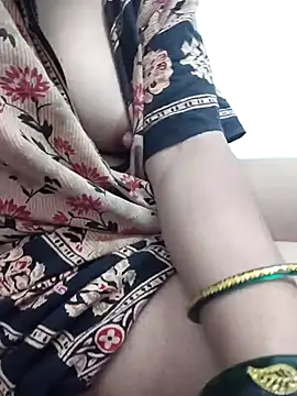 Snapshot of Aaradhya chatting on December 28, 4:08 am Aaradhya online show from December 28, 4:08 am