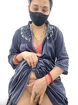 Snapshot of Aaradhya chatting on April 3, 2:42 am Aaradhya online show from April 3, 2:42 am