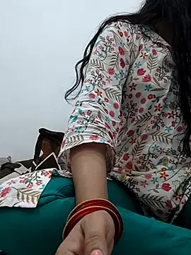 Snapshot of Aaradhya chatting on April 19, 12:48 pm Aaradhya online show from April 19, 12:48 pm