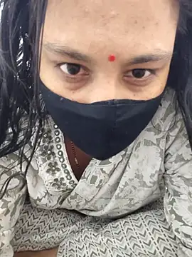 Snapshot of Aaradhya chatting on April 27, 12:58 pm Aaradhya online show from April 27, 12:58 pm