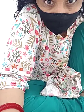 Snapshot of Aaradhya chatting on May 2, 1:32 am Aaradhya online show from May 2, 1:32 am