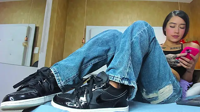 Little Jenni online show from November 10, 1:43 pm