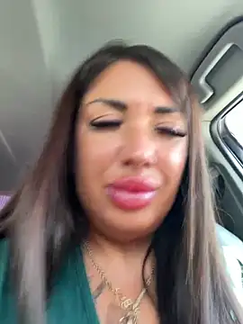 Snapshot of RuslanaXX chatting on June 28, 5:35 am RuslanaXX online show from June 28, 5:35 am