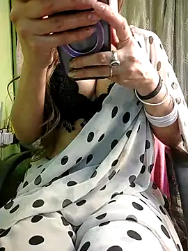Snapshot of seductivegirl55 chatting on February 10, 6:24 pm seductivegirl55 online show from February 10, 6:24 pm