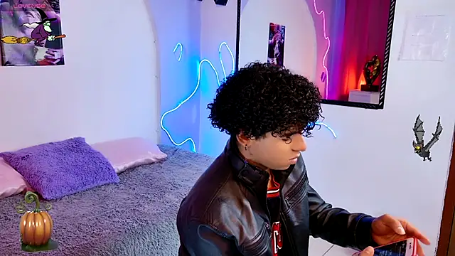 Snapshot of Noah_Smith04 chatting on October 25, 8:14 pm Noah Smith04 online show from October 25, 8:14 pm