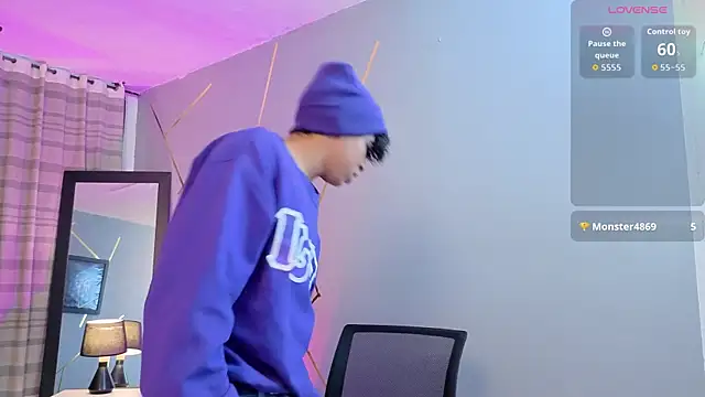 Snapshot of Noah_Smith04 chatting on October 29, 12:40 pm Noah Smith04 online show from October 29, 12:40 pm