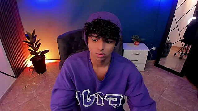 Snapshot of Noah_Smith04 chatting on October 30, 12:45 am Noah Smith04 online show from October 30, 12:45 am