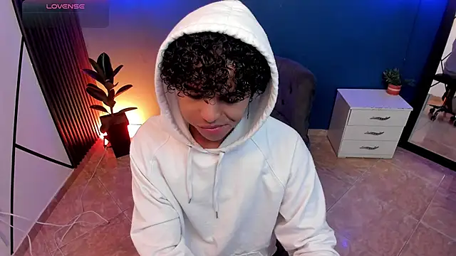 Snapshot of Noah_Smith04 chatting on November 5, 12:05 pm Noah Smith04 online show from November 5, 12:05 pm