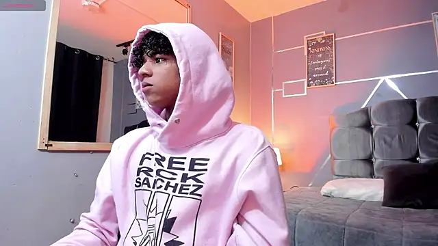 Snapshot of Noah_Smith04 chatting on November 10, 1:43 pm Noah Smith04 online show from November 10, 1:43 pm