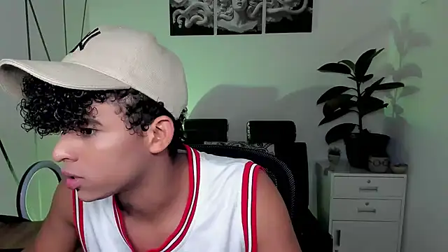 Snapshot of Noah_Smith04 chatting on November 11, 1:11 pm Noah Smith04 online show from November 11, 1:11 pm