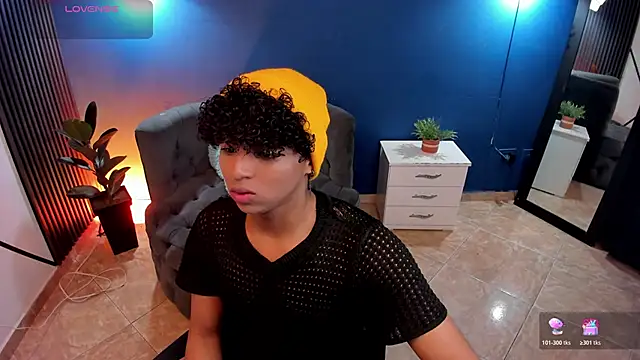 Snapshot of Noah_Smith04 chatting on November 12, 4:24 am Noah Smith04 online show from November 12, 4:24 am