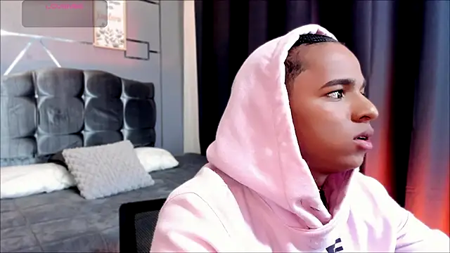 Snapshot of Noah_Smith04 chatting on November 22, 12:37 pm Noah Smith04 online show from November 22, 12:37 pm