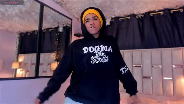 Snapshot of Noah_Smith04 chatting on November 24, 2:50 pm Noah Smith04 online show from November 24, 2:50 pm