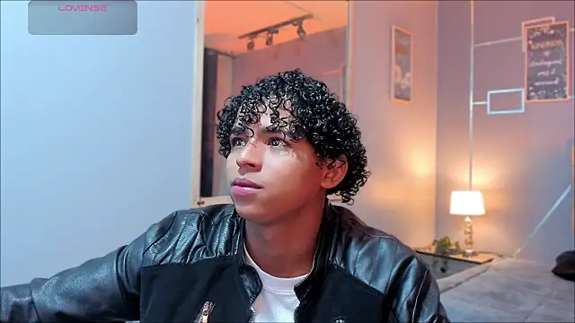 Snapshot of Noah_Smith04 chatting on December 1, 1:27 pm Noah Smith04 online show from December 1, 1:27 pm