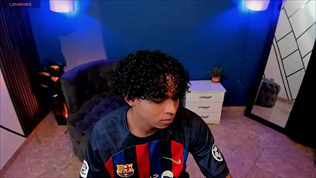 Snapshot of Noah_Smith04 chatting on December 15, 2:54 pm Noah Smith04 online show from December 15, 2:54 pm