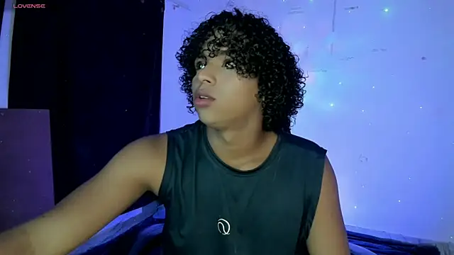 Snapshot of Noah_Smith04 chatting on June 3, 9:42 pm Noah Smith04 online show from June 3, 9:42 pm