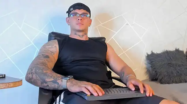 NoahhBrown online show from January 9, 9:06 am