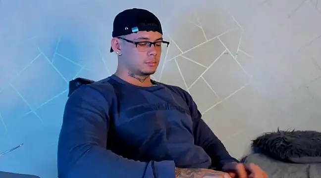 NoahhBrown online show from January 21, 3:48 am