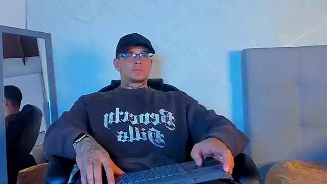 NoahhBrown online show from January 30, 2:49 am