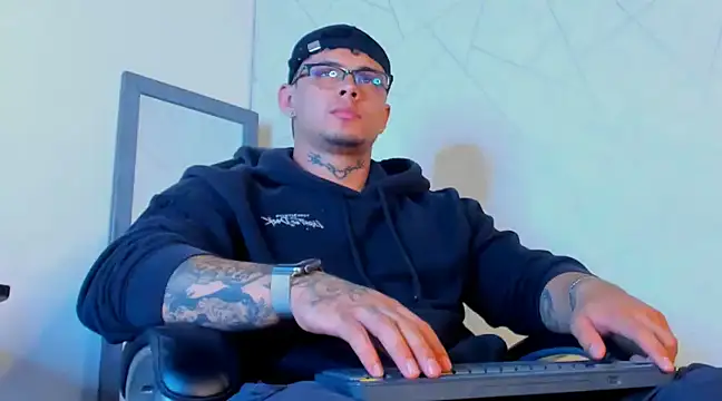 NoahhBrown online show from February 12, 3:18 am