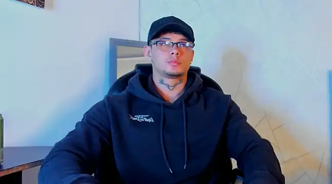 NoahhBrown online show from February 16, 1:36 am