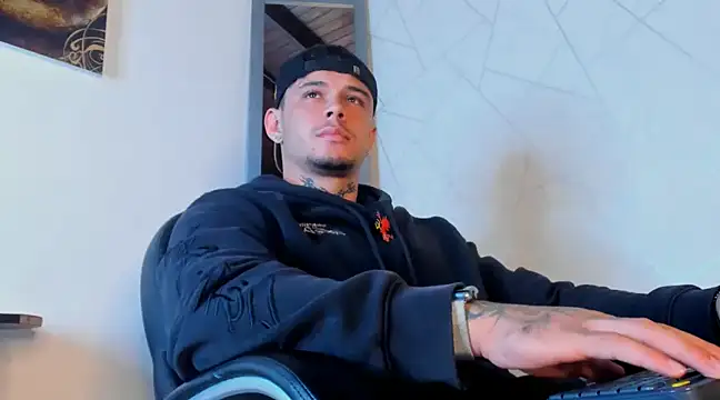 NoahhBrown online show from March 10, 3:12 am